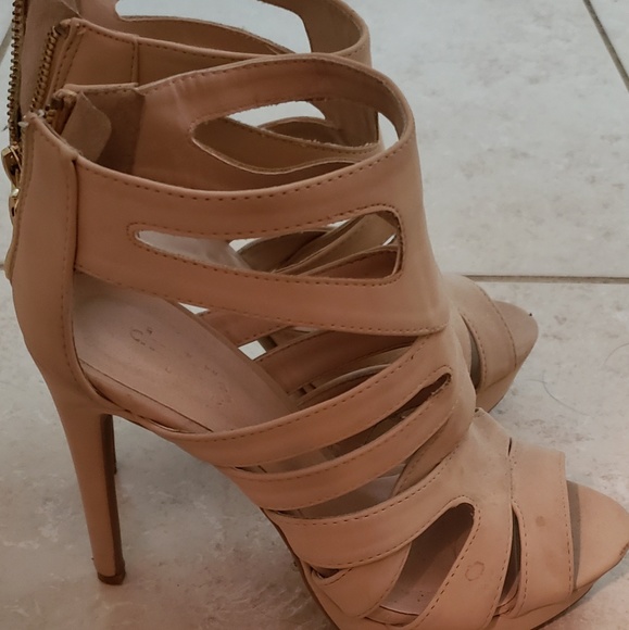 Women's Shoes - Picture 2 of 5